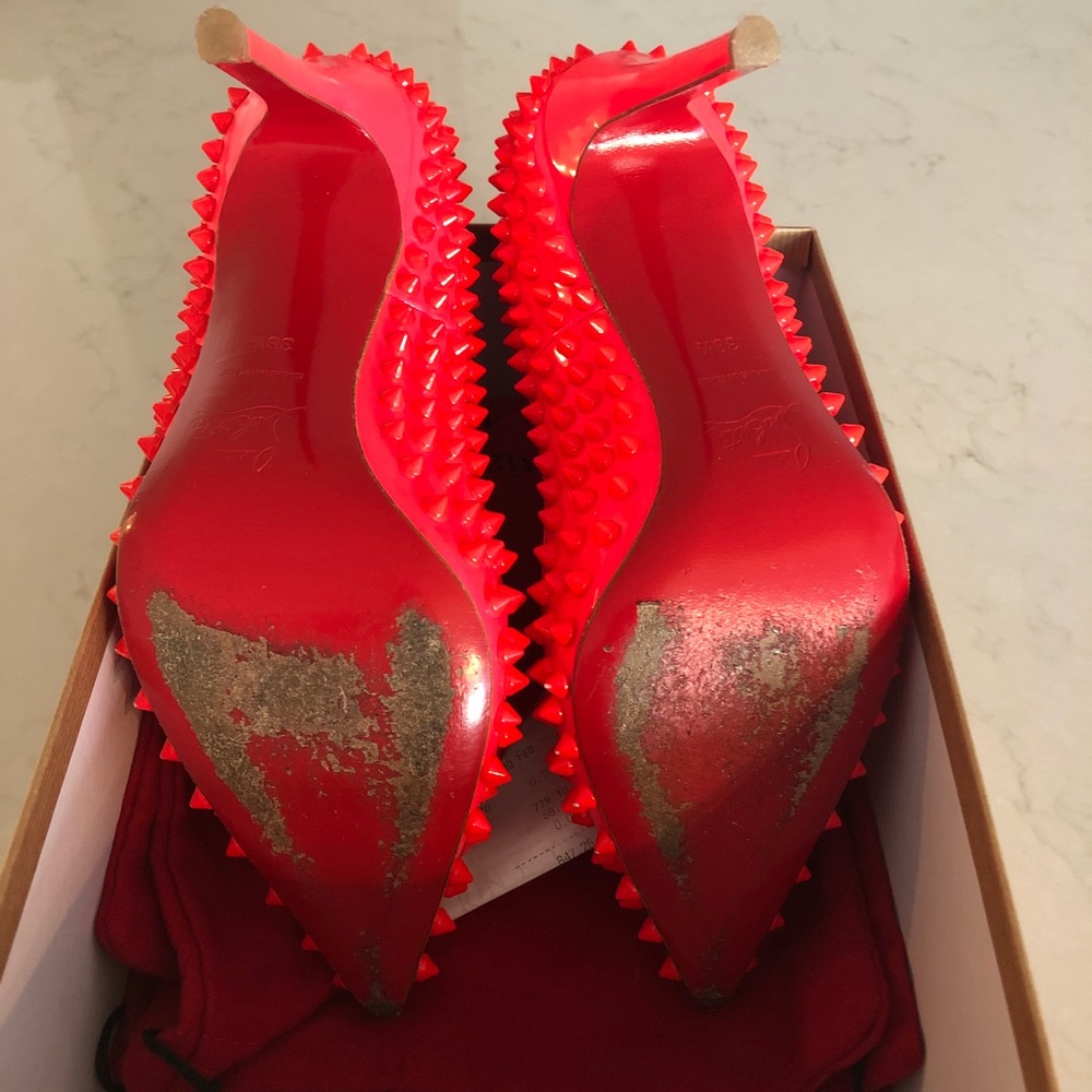 Christian Louboutin pumps. - Picture 5 of 6